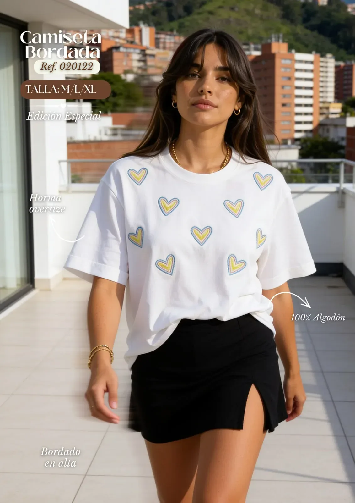 Camiseta Blanca Oversize con Corazones Bordados en Relieve